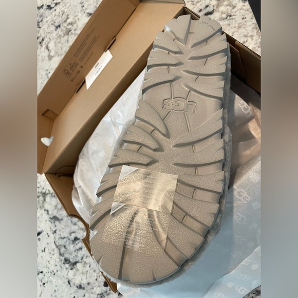 NWT Ugg Cozetta genuine shearling slides size 10 - Picture 3 of 5